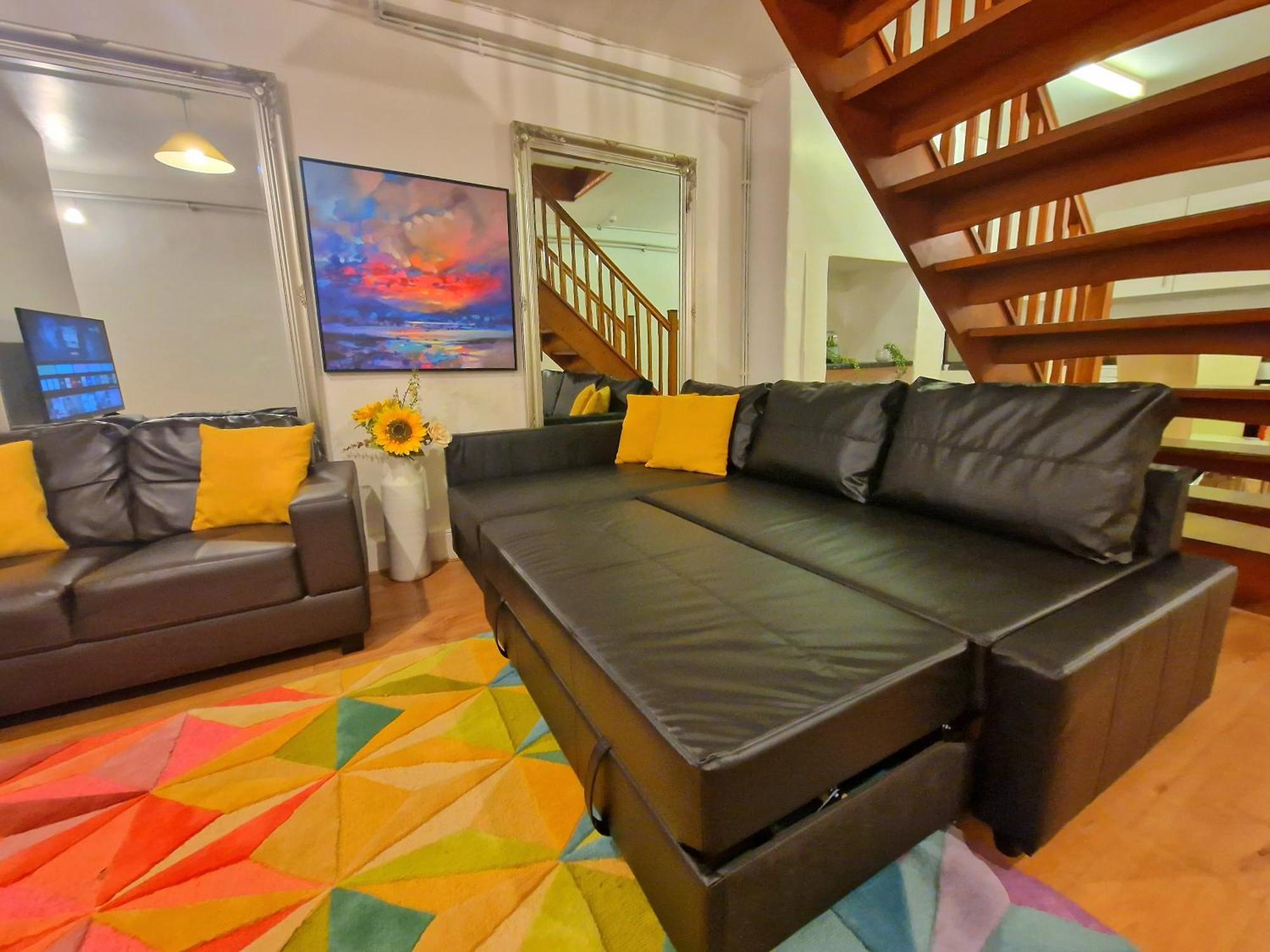 Duplex With 3 Bedrooms And Large Sofa-bed Back Patio, Near Angel And King's Cross Station Apartment London