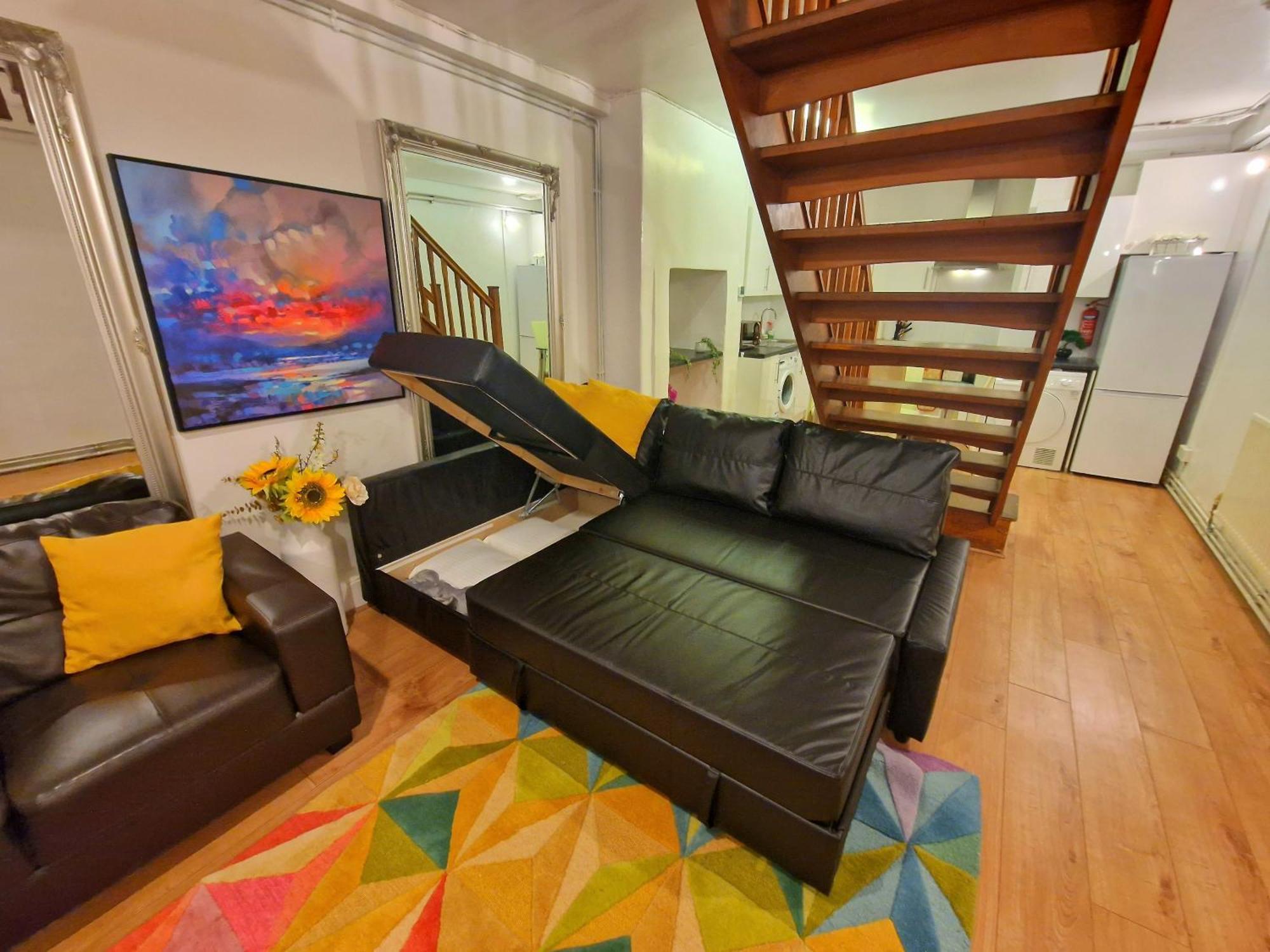 Duplex With 3 Bedrooms And Large Sofa-bed Back Patio, Near Angel And King's Cross Station *
