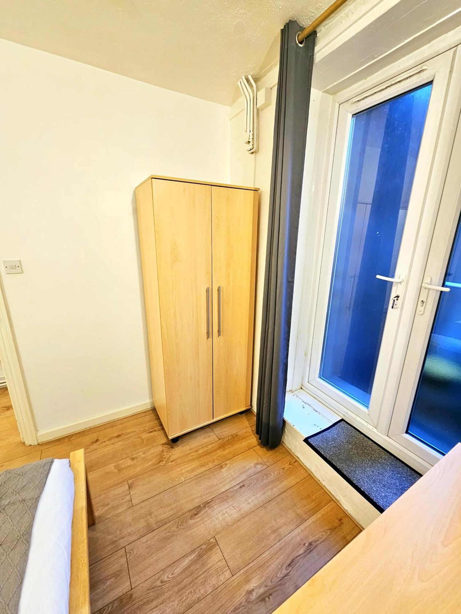 Duplex With 3 Bedrooms And Large Sofa-bed Back Patio, Near Angel And King's Cross Station London