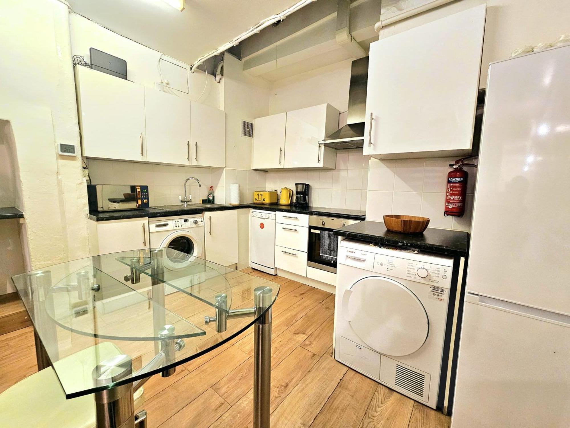 Duplex With 3 Bedrooms And Large Sofa-bed Back Patio, Near Angel And King's Cross Station * London