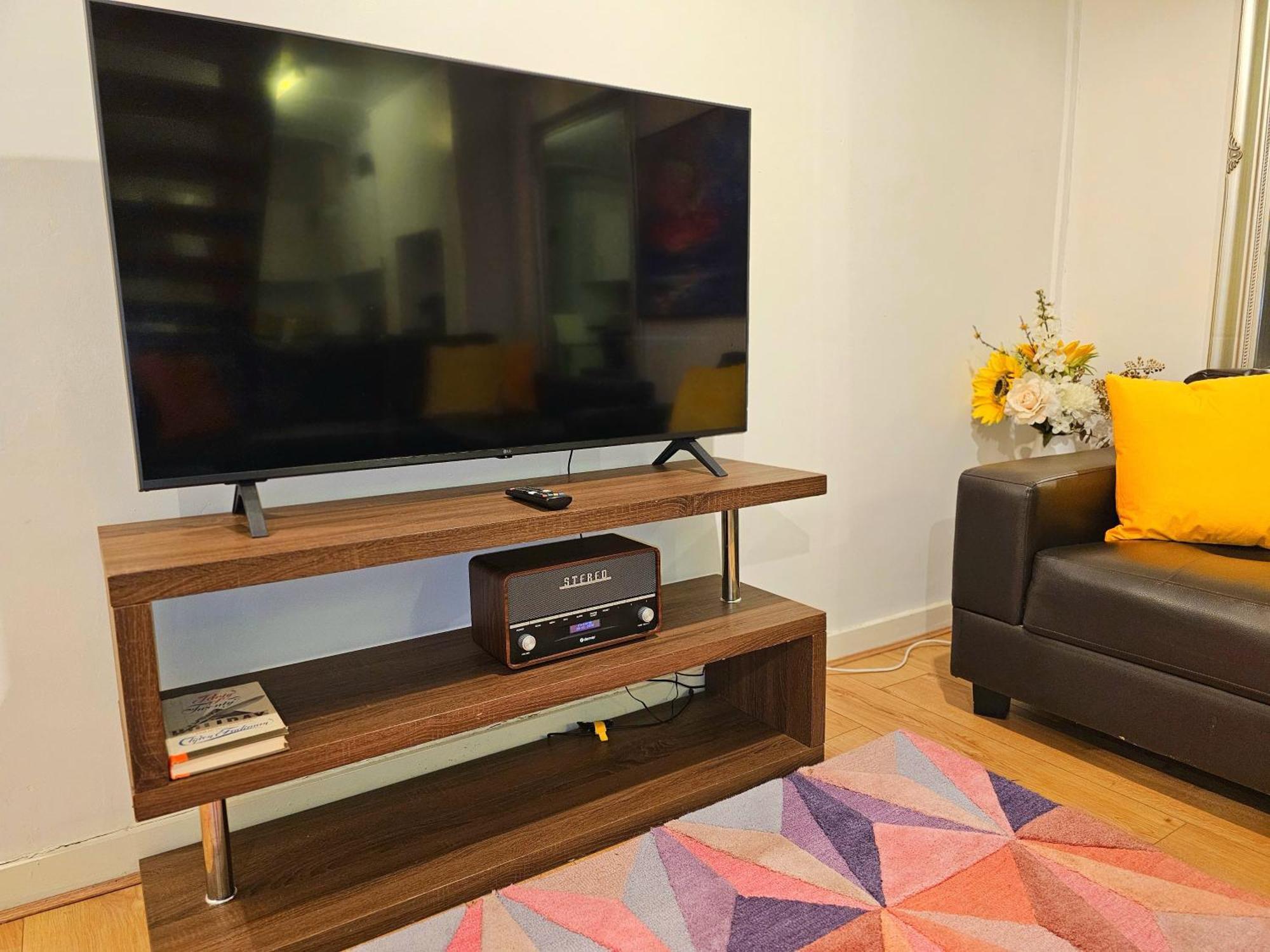 Duplex With 3 Bedrooms And Large Sofa-bed Back Patio, Near Angel And King's Cross Station Apartment London