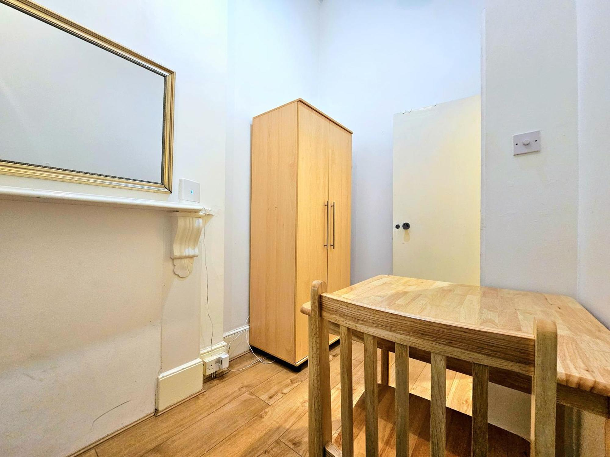 Duplex With 3 Bedrooms And Large Sofa-bed Back Patio, Near Angel And King's Cross Station Apartment *