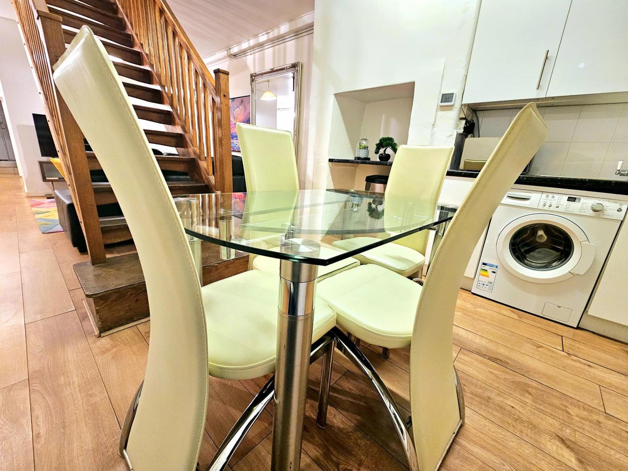 Duplex With 3 Bedrooms And Large Sofa-bed Back Patio, Near Angel And King's Cross Station London